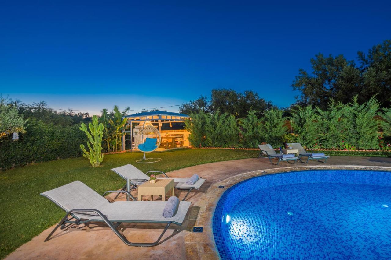 Romanza Luxury Villa Kalamákion